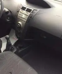 TOYOTA Yaris 1.0 5 porte Now