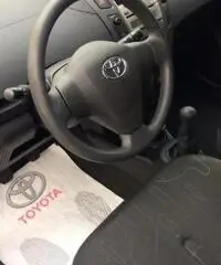 TOYOTA Yaris 1.0 5 porte Now