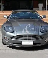 ASTON MARTIN V12 Vanquish Coupé