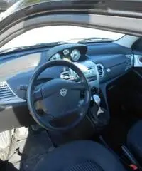 LANCIA Ypsilon 1.2 anno 12/2010 km 110000 euro 5