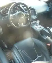 AUDI R8 5.2 V10 FSI quattro R tronic