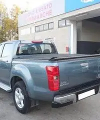 ISUZU D-Max 2.5 Crew Cab Solar 4WD