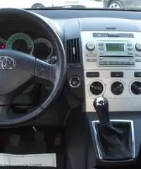 TOYOTA Corolla Verso 2.2 16V D-4D Sol