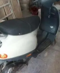 Vespa scuter a 4 tempi 2002