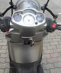 Aprilia Scarabeo 300 s del 2011 con 7113km. COME NUOVA