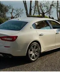Noleggio Maserati Quattroporte Q4 per cerimonie, eventi, matrimoni