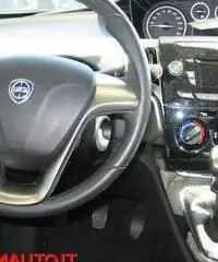 LANCIA Ypsilon 0.9 T.Air 85 CV 5 porte Metano Ecochic silver km 0