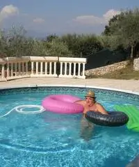 ALLA RICERCA DI UNA PATNER  GIOVANE 30 ENNE ANCHE  MADRE