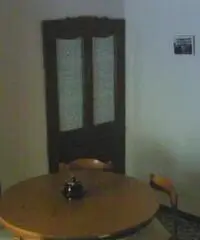 Vendesi casa su tre livelli