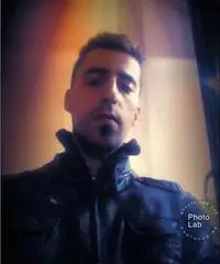 Gigolò Uomo cerca donna di qualsiasi età e aspetto.