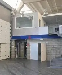 Capannone a Massarosa