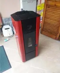 Vendo stufa a pellet 5kw
