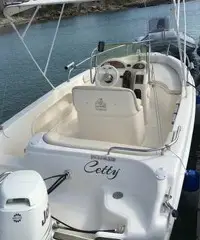 Barca 5.20 mt 6 posti motore 40 cv senza patente