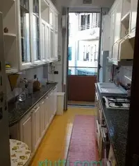 RAGAZZA LAVORATRICE PER STANZA MATRIMONIALE