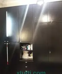 RAGAZZA LAVORATRICE PER STANZA MATRIMONIALE