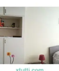 Molto luminoso vicino metro B per coppia lav. ref.