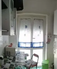 Molto luminoso vicino metro B per coppia lav. ref.