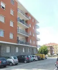 PRIVATO VENDE TRILOCALE + SERVIZI A 15 KM. DA TORINO