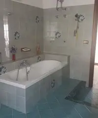 Palazzo 4 piani 150 m dal mare, zona residenziale