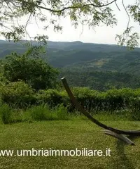 Due casali con due ettari vic Todi