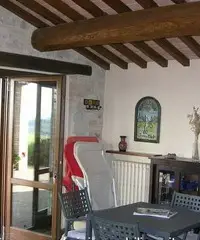 Due casali con due ettari vic Todi