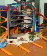 Garage Hotwheels con squalo