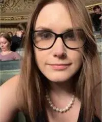 Sono una ragazza single in cerca di una relazione seria