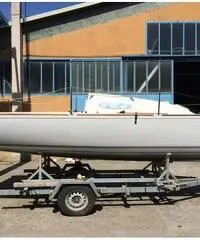 Explorer 20 barca a vela carrellabile