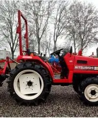 Trattore MITSUBISHI con fresa