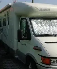 Camper semintegrale mobilvetta Icaro p4