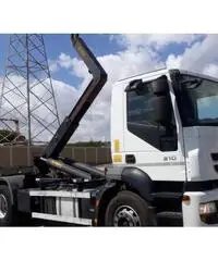 Iveco 260e31 con gancio scarrabile