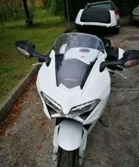 Moto VFR 800