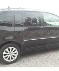 VOLKSWAGEN Touran - 2012