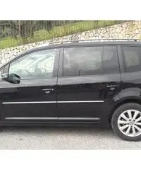 VOLKSWAGEN Touran - 2012