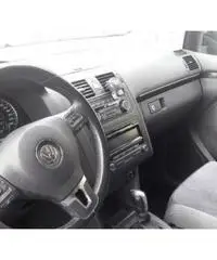 VOLKSWAGEN Touran - 2012