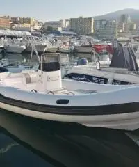 Gommone predator 570 con motore mercury efi 40 pro