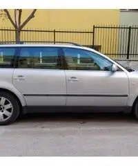 VOLKSWAGEN Passat 5ª serie - 2001