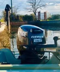 Cofano SPAZIO 5 con EVINRUDE E-TEC 25hp