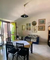 Trilo mansardato con garage a Mazzini