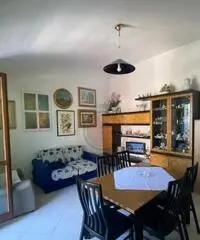 Trilo mansardato con garage a Mazzini