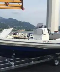 Gommone Velociraptor con Suzuki DF 40 Ari nuovo