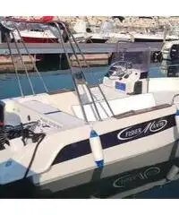 Barca a motore Mercury 40 hb