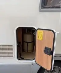 Camper Laika X700: 5 posti, doppia dinette