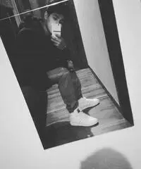 Uomo di 22 anni cerca amicizia/relazione