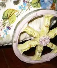 Raffinata ceramica “Carro con uccelli” di Nove '800 - Vicenza