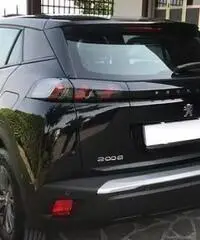 Peugeot 2008 pure tech 100 cv active p