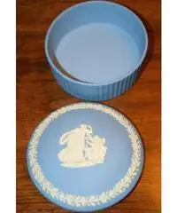 Scatola tonda ceramica Wedgwood. - Vicenza