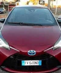 Toyota yaris 1.5 trend red edition hybrid