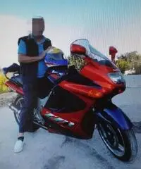 Imprenditore benestante e affascinante