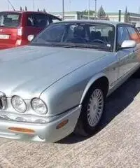 Jaguar jx8 cilindrata 3200 benzina
